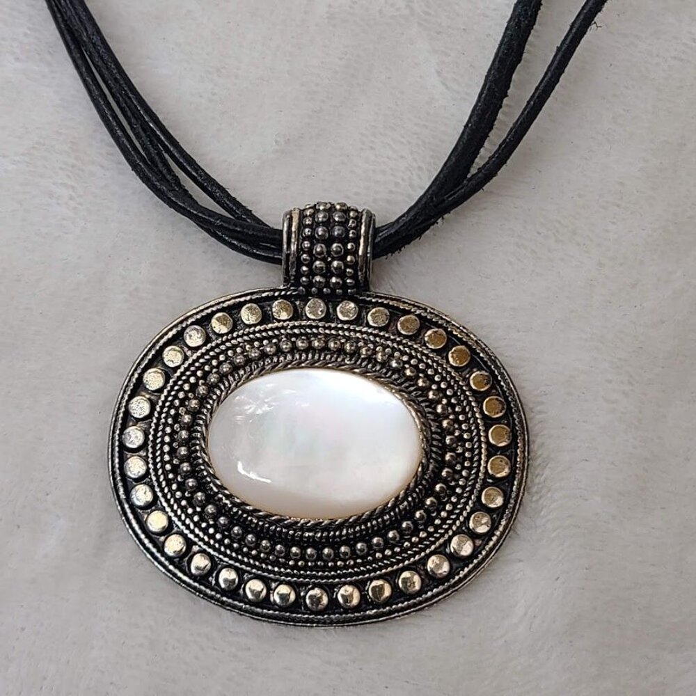 Oval White Cabochon Pendant Necklace Silver Tone Boho Statement Cord - Picture 2 of 8